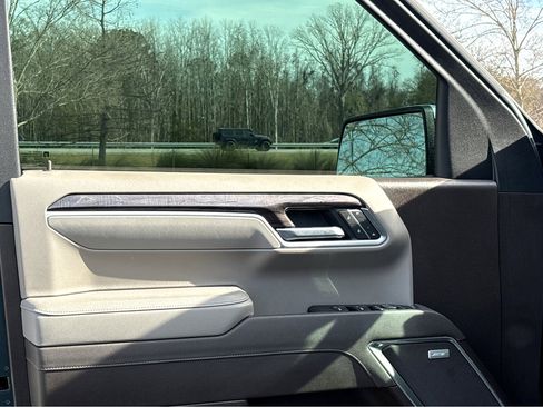 Used 2025 Chevrolet Silverado 1500 LTZ w/ Z71 Off-Road Package image 10