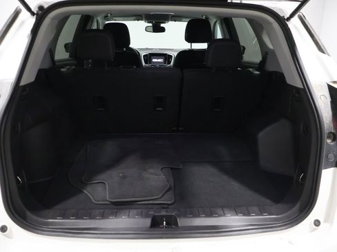 Used 2024 GMC Terrain SLE image 19