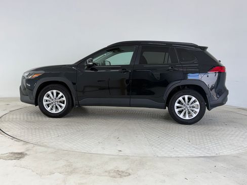 Used 2023 Toyota Corolla Cross LE FWD image 2