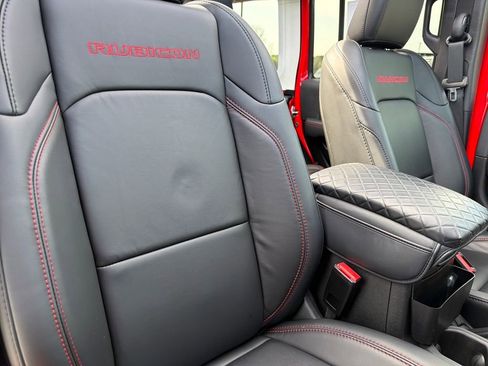 Used 2024 Jeep Wrangler Unlimited Rubicon w/ Technology Group image 37