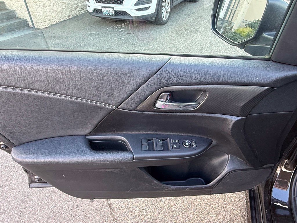 Used 2016 Honda Accord Sport image 11
