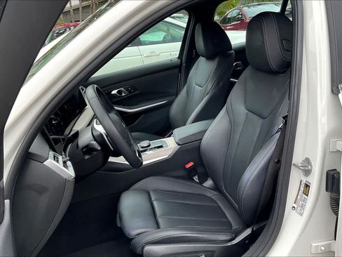 Used 2025 BMW 330i Sedan RWD image 11