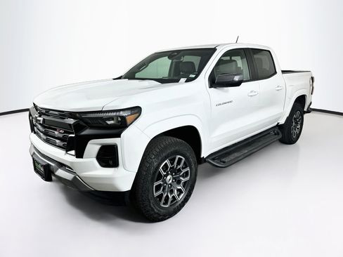 Used 2025 Chevrolet Colorado Z71 AWD/4WD image 3