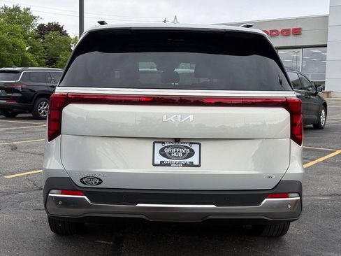 Used 2025 Kia Carnival SX FWD image 4