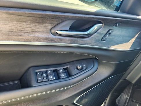 New 2025 Jeep Grand Cherokee Overland w/ Luxury Tech Group IV AWD/4WD image 10