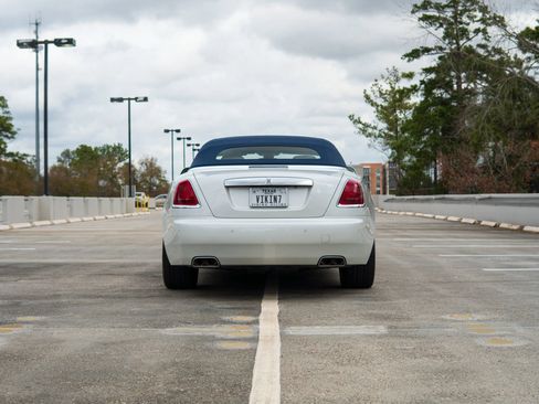 Used 2017 Rolls-Royce Dawn RWD image 9