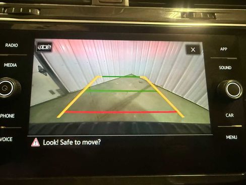 Certified 2022 Volkswagen Tiguan SE image 33