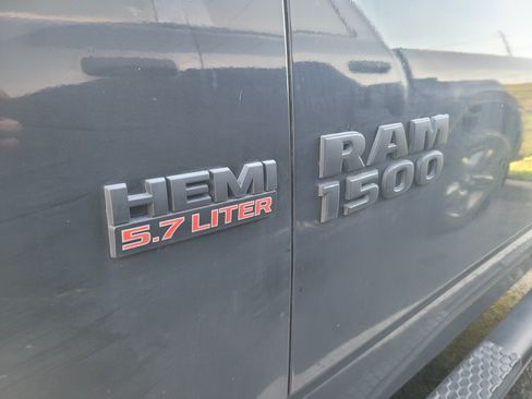 Used 2018 RAM 1500 Express w/ Black Ram 1500 Express Group RWD image 9