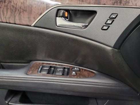 Used 2012 Toyota Avalon Limited FWD image 18