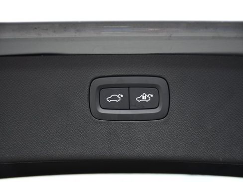 Certified 2025 Volvo XC90 B6 Plus image 24