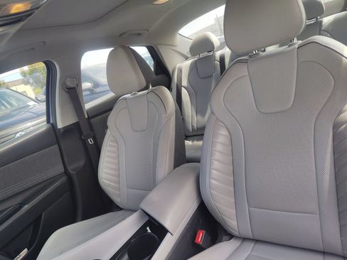 Used 2025 Hyundai Elantra Limited FWD image 10