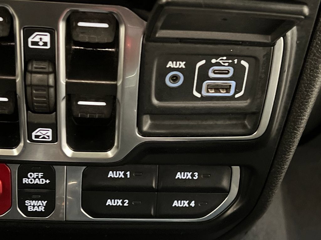 Used 2024 Jeep Wrangler Unlimited Rubicon AWD/4WD image 56