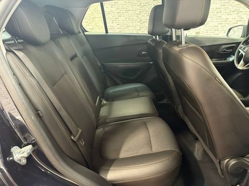 Used 2022 Chevrolet Trax LT w/ LT Convenience Package FWD image 12