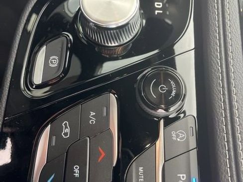 New 2026 Chrysler Pacifica Select image 24