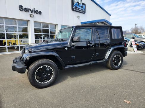 Used 2012 Jeep Wrangler Unlimited Sahara image 6