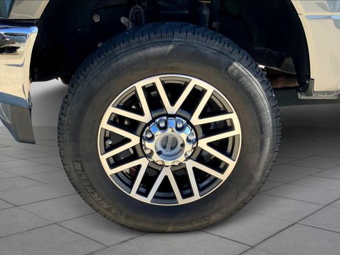 Used 2019 Ford F250 Lariat w/ Lariat Value Package AWD/4WD image 11