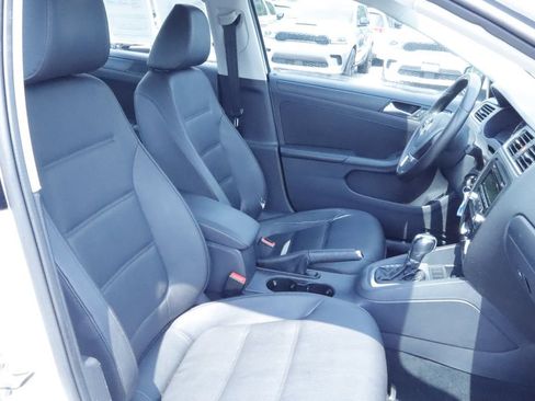 Used 2012 Volkswagen Jetta SE FWD image 11