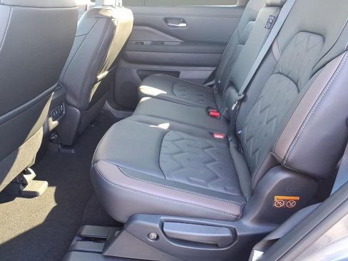 New 2026 Nissan Pathfinder Platinum image 25