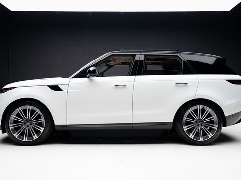 Used 2024 Land Rover Range Rover Sport SE image 17