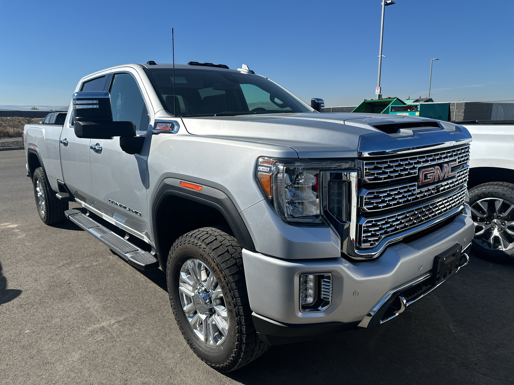 Used 2023 GMC Sierra 3500 Denali AWD/4WD image 2