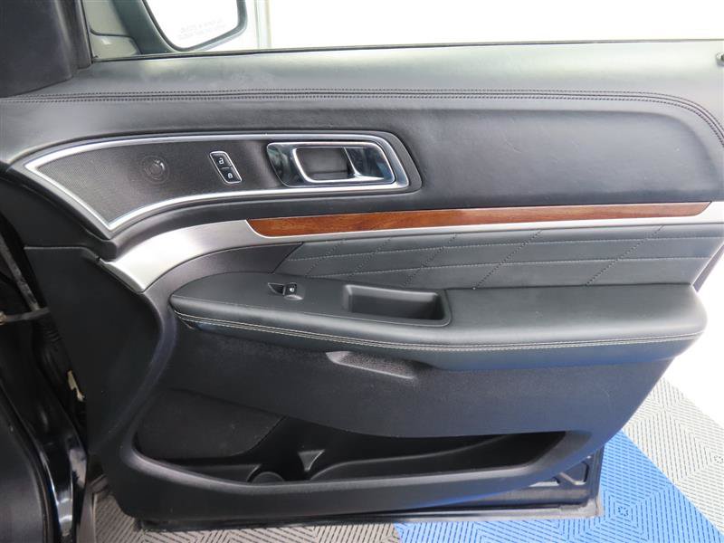 Used 2017 Ford Explorer Platinum AWD/4WD image 34