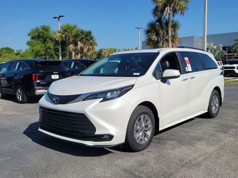 New 2026 Toyota Sienna XLE FWD image 31