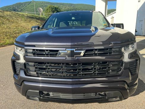 Used 2023 Chevrolet Silverado 1500 RST w/ Convenience Package II AWD/4WD image 2