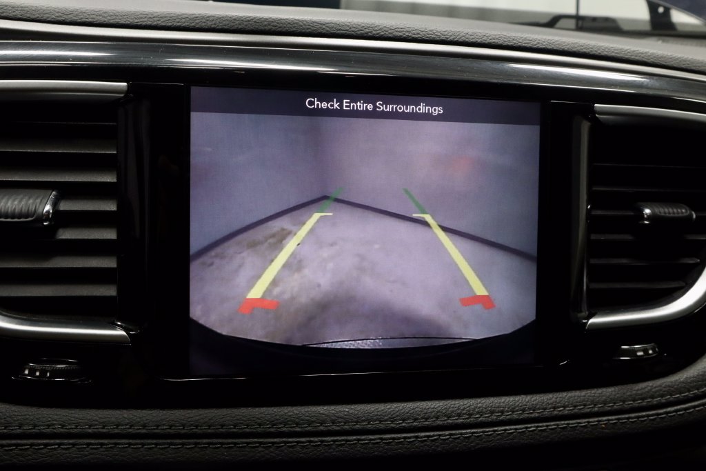 Used 2019 Chrysler Pacifica Limited FWD image 2