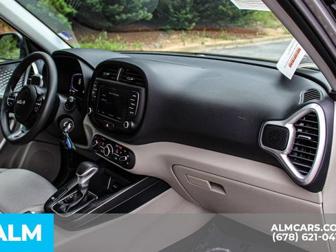 Used 2025 Kia Soul LX w/ LX Technology Package FWD image 24