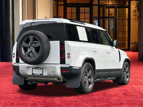 Used 2025 Land Rover Defender 110 S image 10