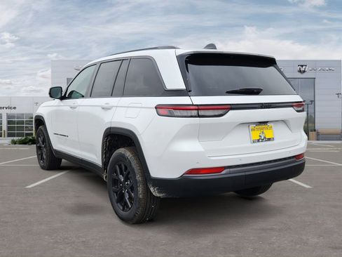 New 2026 Jeep Grand Cherokee Altitude RWD image 3