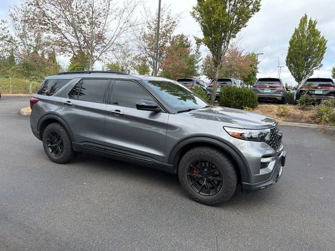 Used 2022 Ford Explorer ST AWD/4WD image 3