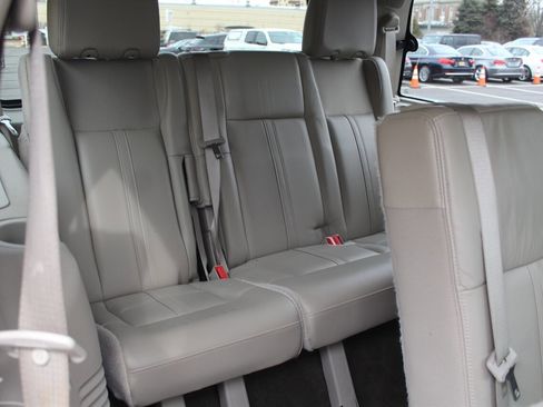 Used 2015 Lincoln Navigator 4WD image 18