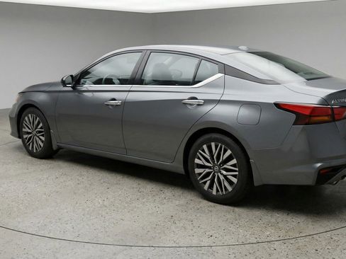 Used 2025 Nissan Altima 2.5 SV FWD image 6