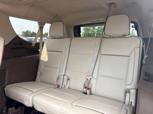 Used 2023 GMC Yukon XL Denali AWD/4WD image 32