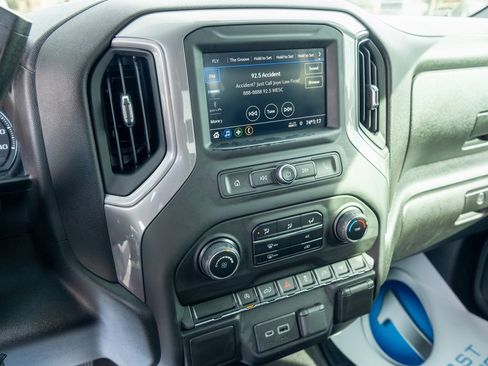 Used 2021 Chevrolet Silverado 1500 Custom image 16