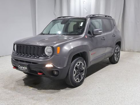 Used 2017 Jeep Renegade Trailhawk w/ Popular Equipment Group AWD/4WD image 5