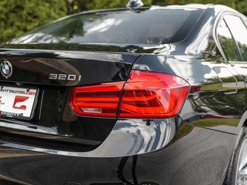 Used 2018 BMW 320i xDrive Sedan AWD/4WD image 16
