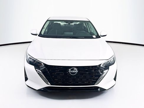 Used 2024 Nissan Sentra SV image 2