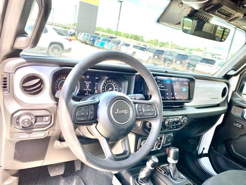 Used 2024 Jeep Gladiator Sport AWD/4WD image 12