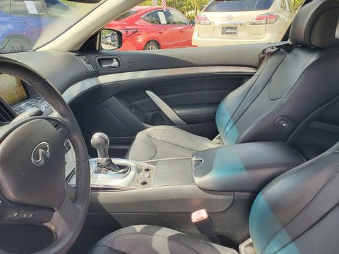 Used 2015 INFINITI Q60 Convertible w/ Premium Package RWD image 11