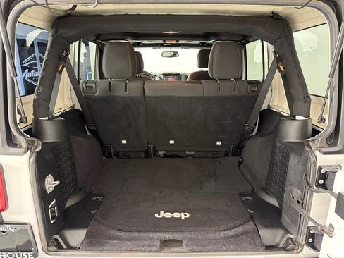 Used 2017 Jeep Wrangler Unlimited Sahara AWD/4WD image 19