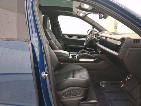 New 2025 Porsche Cayenne GTS image 39