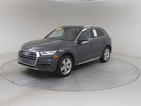 Used 2019 Audi Q5 Prestige w/ Prestige Package image 21