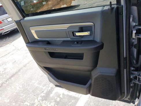 Used 2022 RAM 1500 Classic SLT image 12