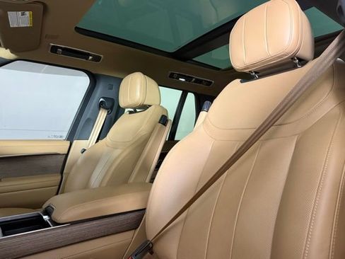 Used 2025 Land Rover Range Rover SE image 15