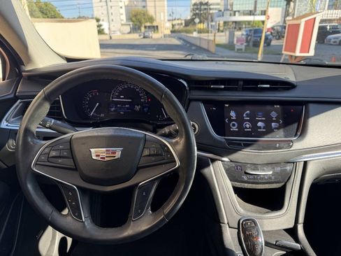 Used 2017 Cadillac XT5 Luxury w/ Driver Awareness Package FWD image 26
