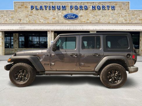 Used 2021 Jeep Wrangler Unlimited Sport AWD/4WD image 3