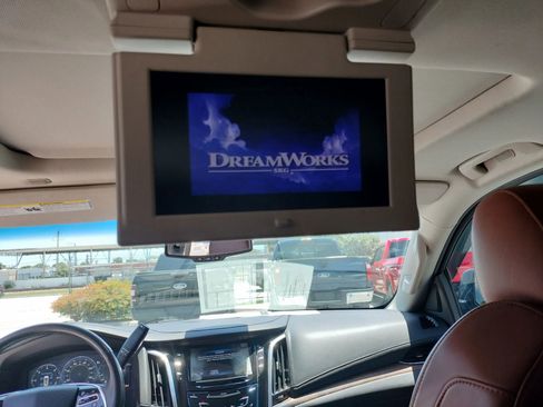 Used 2015 Cadillac Escalade Luxury AWD/4WD image 29
