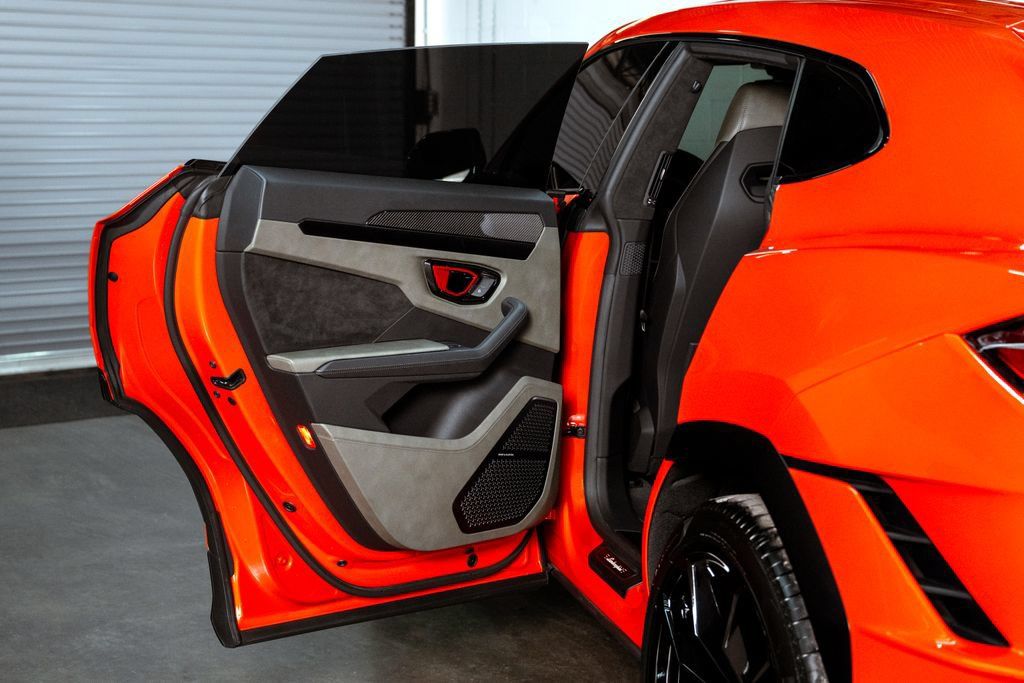 Used 2024 Lamborghini Urus S AWD/4WD image 35